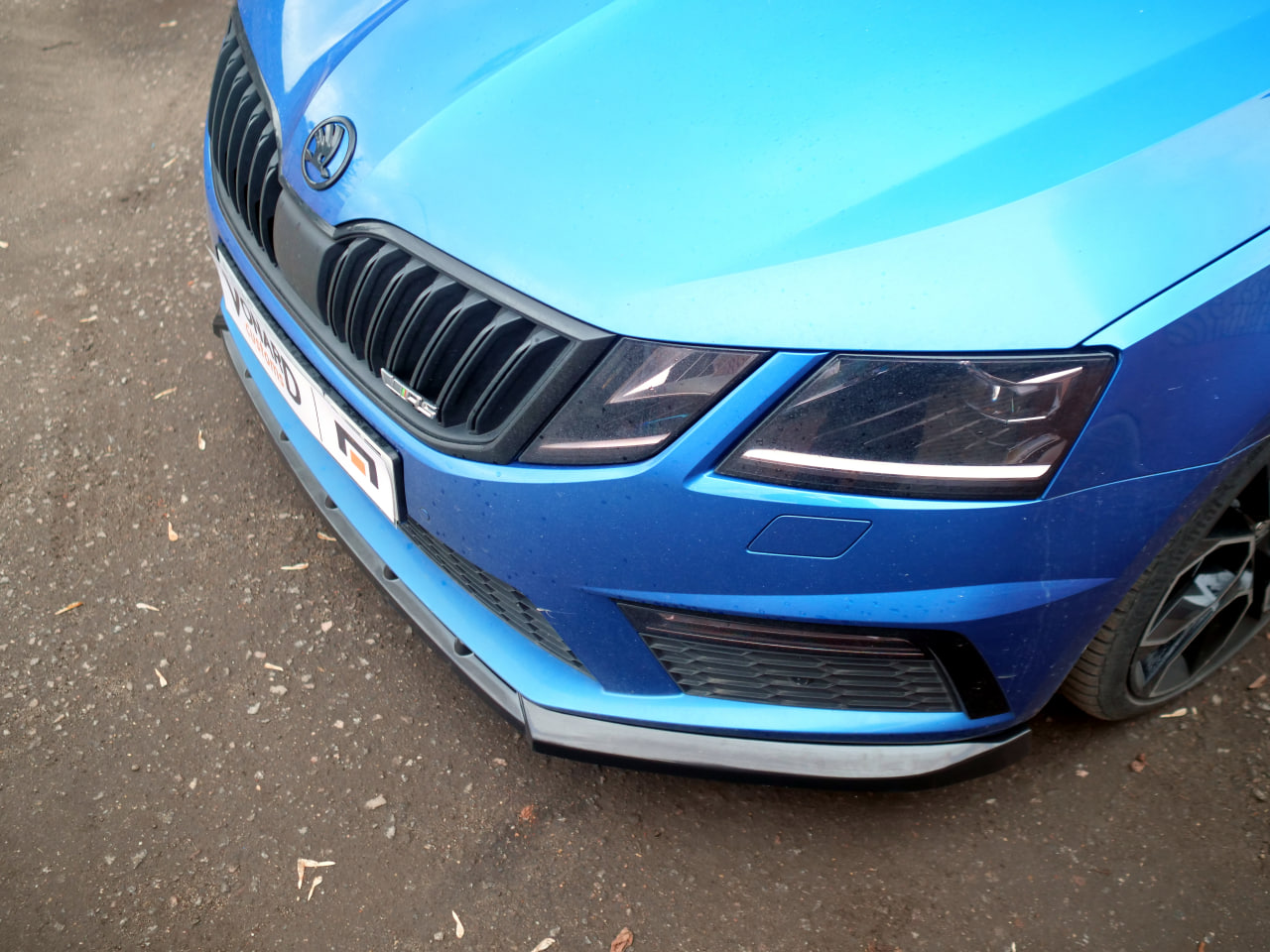 картинка Сплиттер переднего бампера Skoda Octavia 3 A7 RS рест. V4 vonard customs 