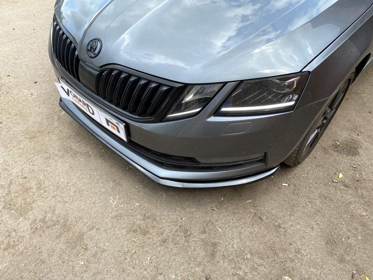 картинка Сплиттер переднего бампера Skoda Octavia 3 A7 рест. V3 (прилегающий) vonard customs 
