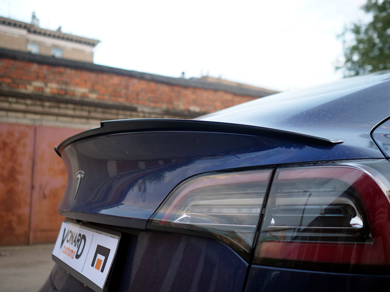 картинка Спойлер лезвие крышки багажника Tesla Model 3 vonard customs 