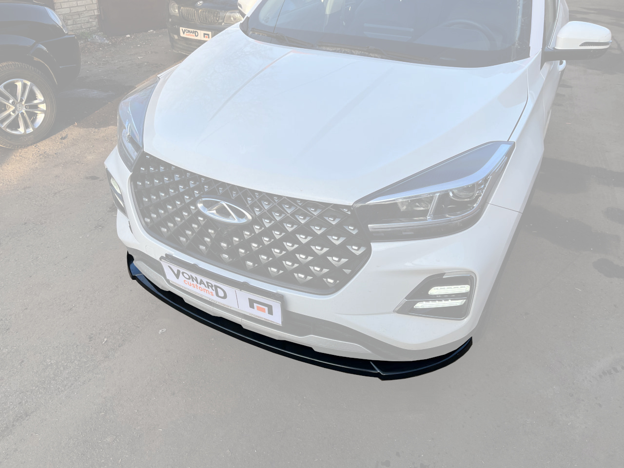 картинка Сплиттер переднего бампера  CHERY Tiggo 4 Pro - черный металлик vonard customs 