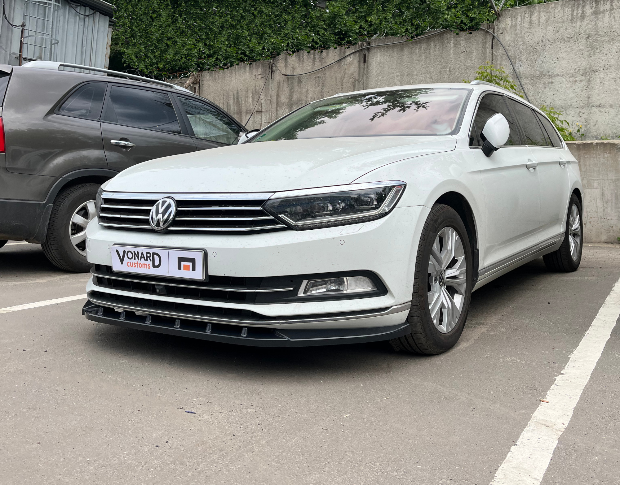 картинка Сплиттер переднего бампера VW Passat B8 - черный металлик vonard customs 
