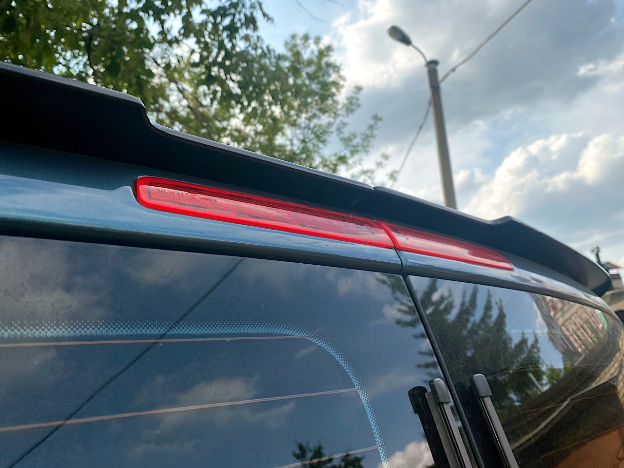 картинка Спойлер лезвие крышки багажника VW T5 T6 (распашные двери) vonard customs 