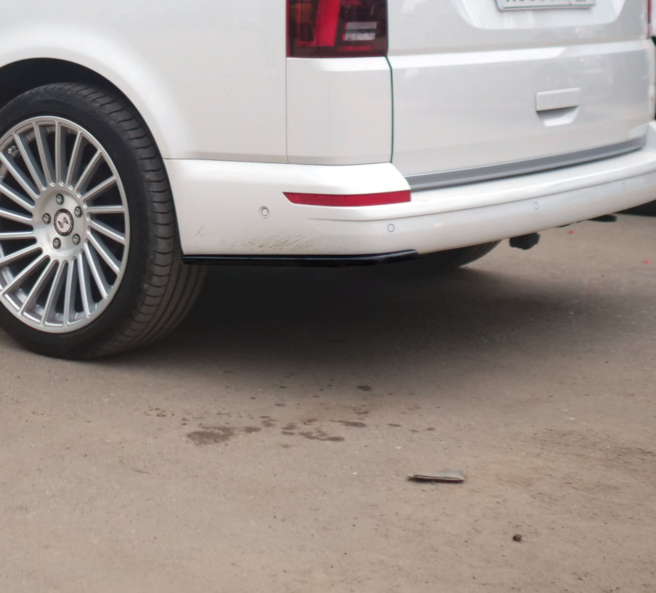 картинка Сплиттеры заднего бампера VW T6 / T6.1 - черный металлик vonard customs 