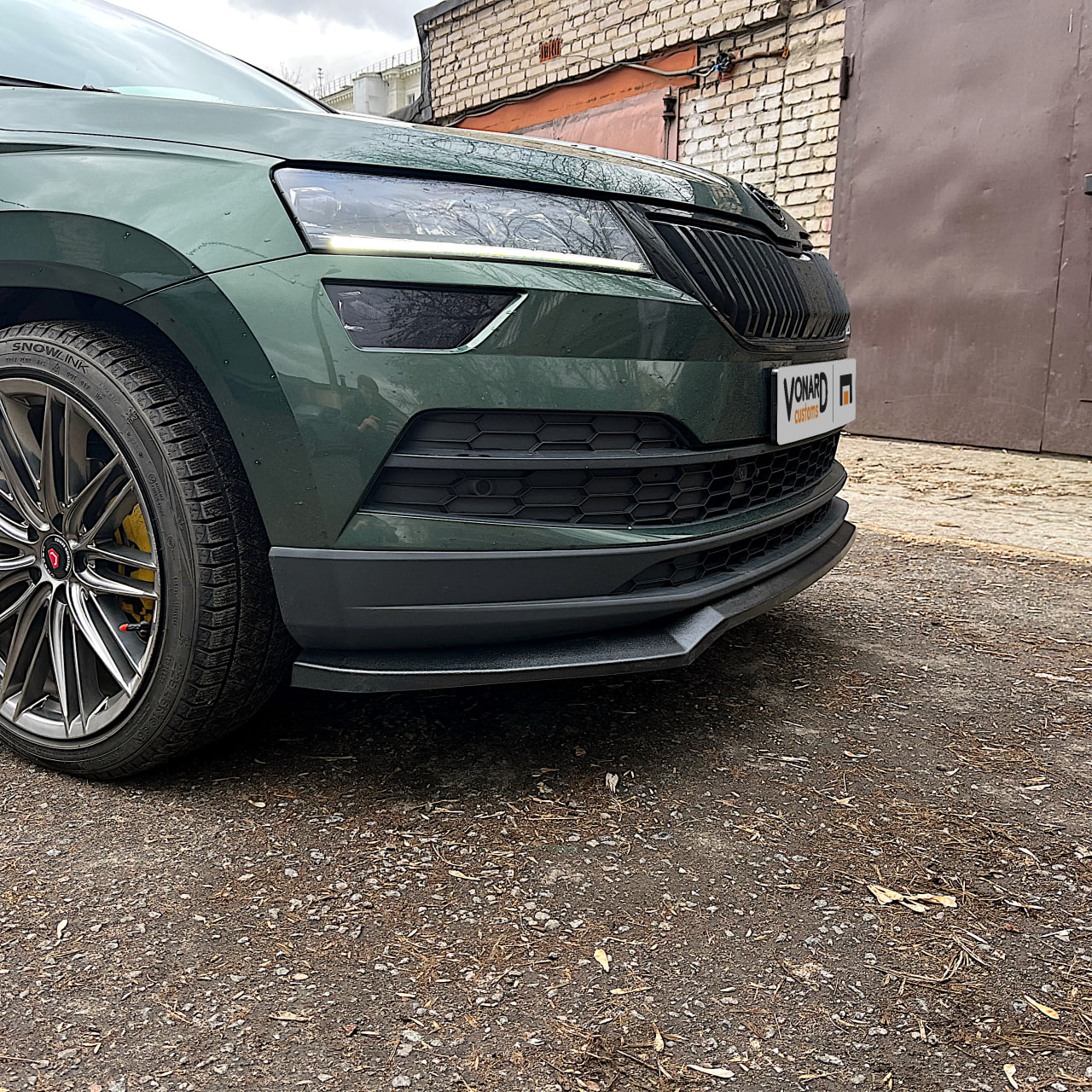 картинка Сплиттер переднего бампера Skoda Karoq 1 дорест vonard customs 