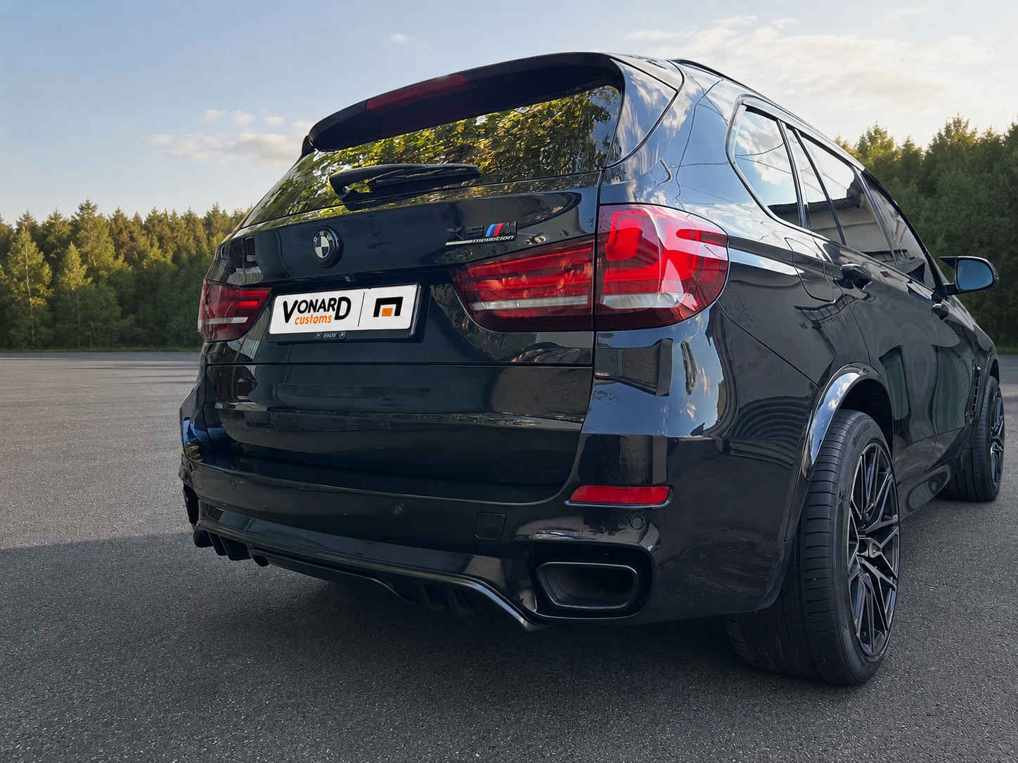 картинка Диффузор накладка заднего бампера BMW X5 F15 M-Pack V2 - под покраску vonard customs 