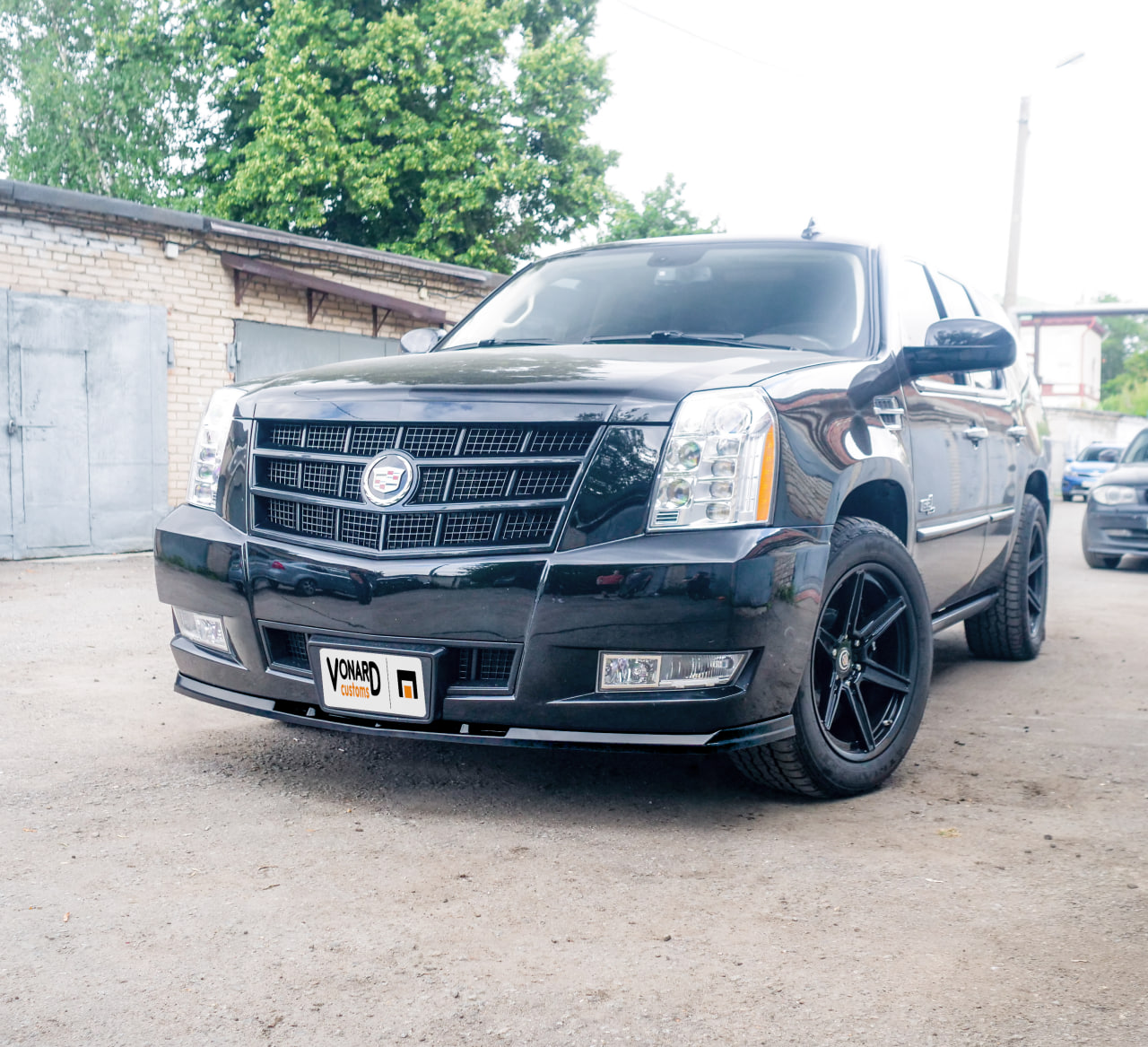 картинка Сплиттер переднего бампера Cadillac Escalade 3 vonard customs 