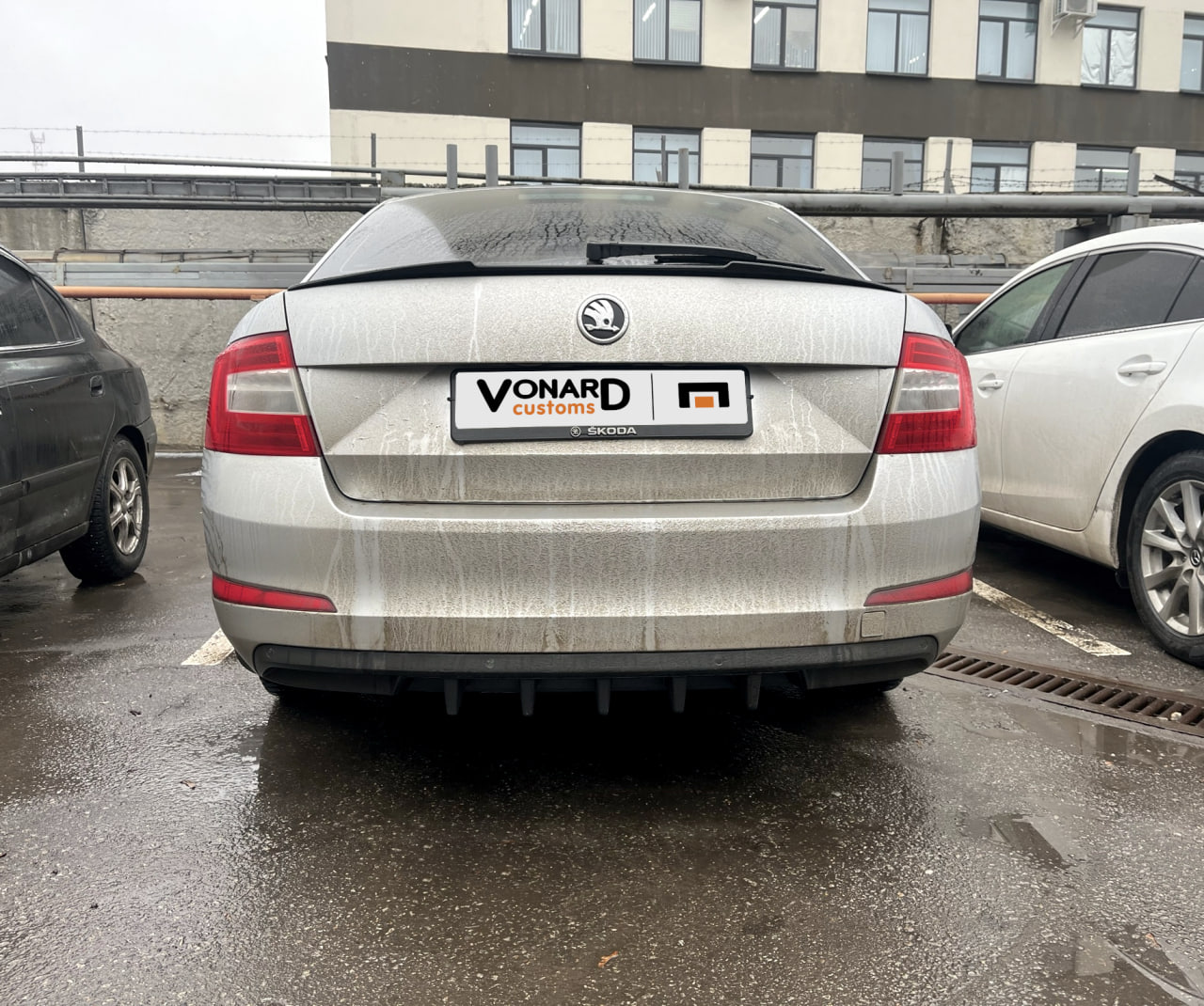 картинка Диффузор вставка заднего бампера Skoda Octavia 3 A7 (ver. 1) - текстура vonard customs 