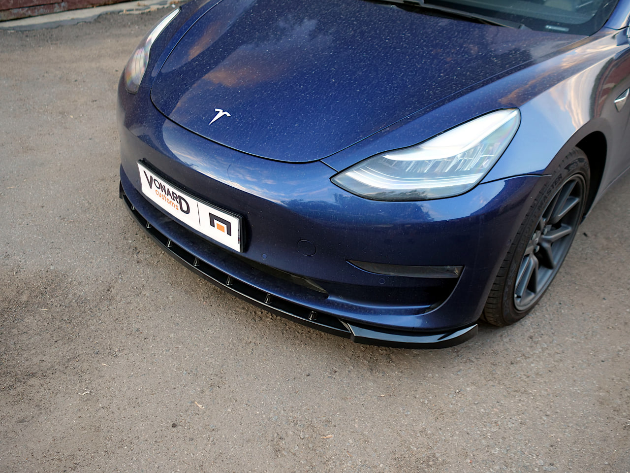 картинка Сплиттер переднего бампера Tesla Model 3 (ребра) - под покраску vonard customs 