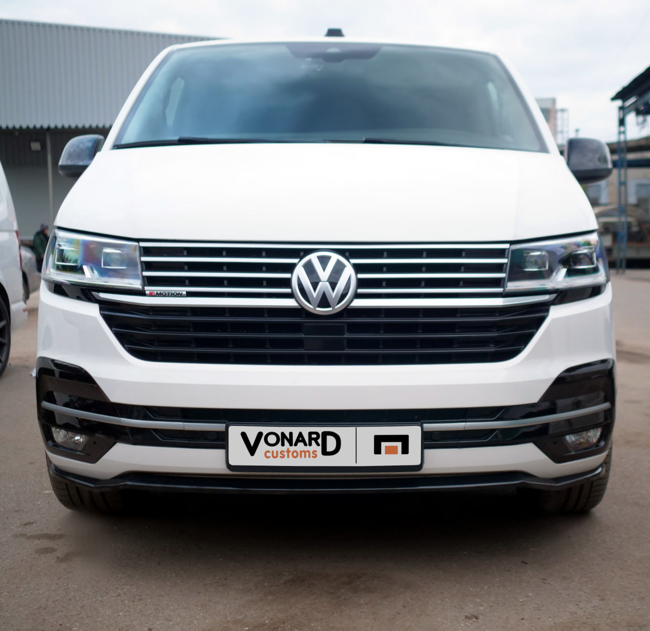 картинка Сплиттер переднего бампера VW T6.1 R-style vonard customs 