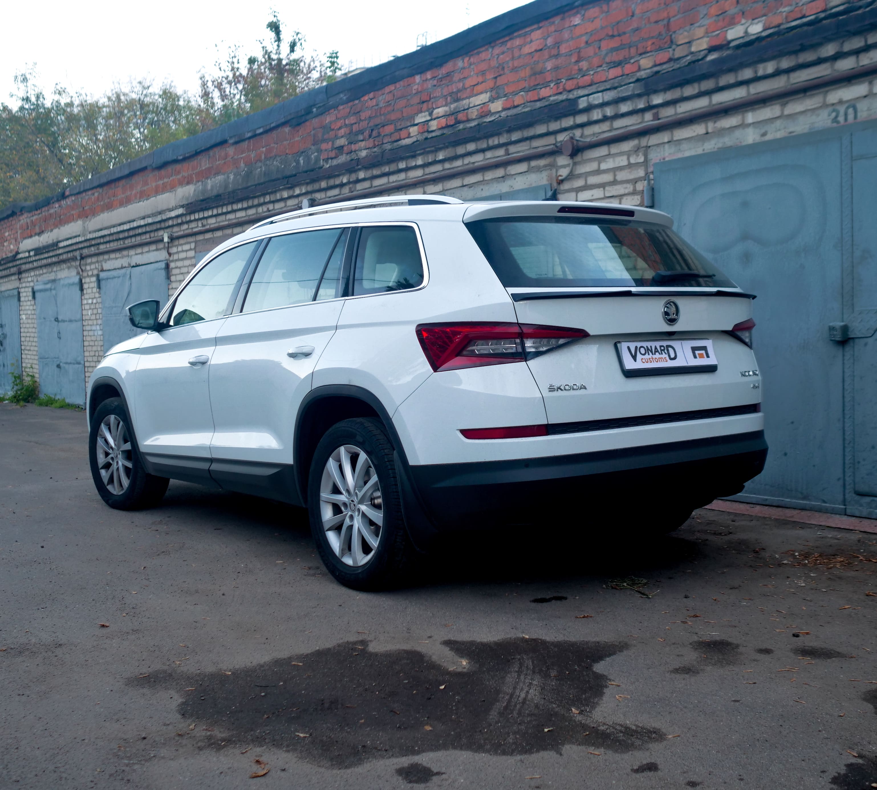 картинка Спойлер лезвие крышки багажника (нижний) Skoda Kodiaq 1 - под покраску vonard customs 