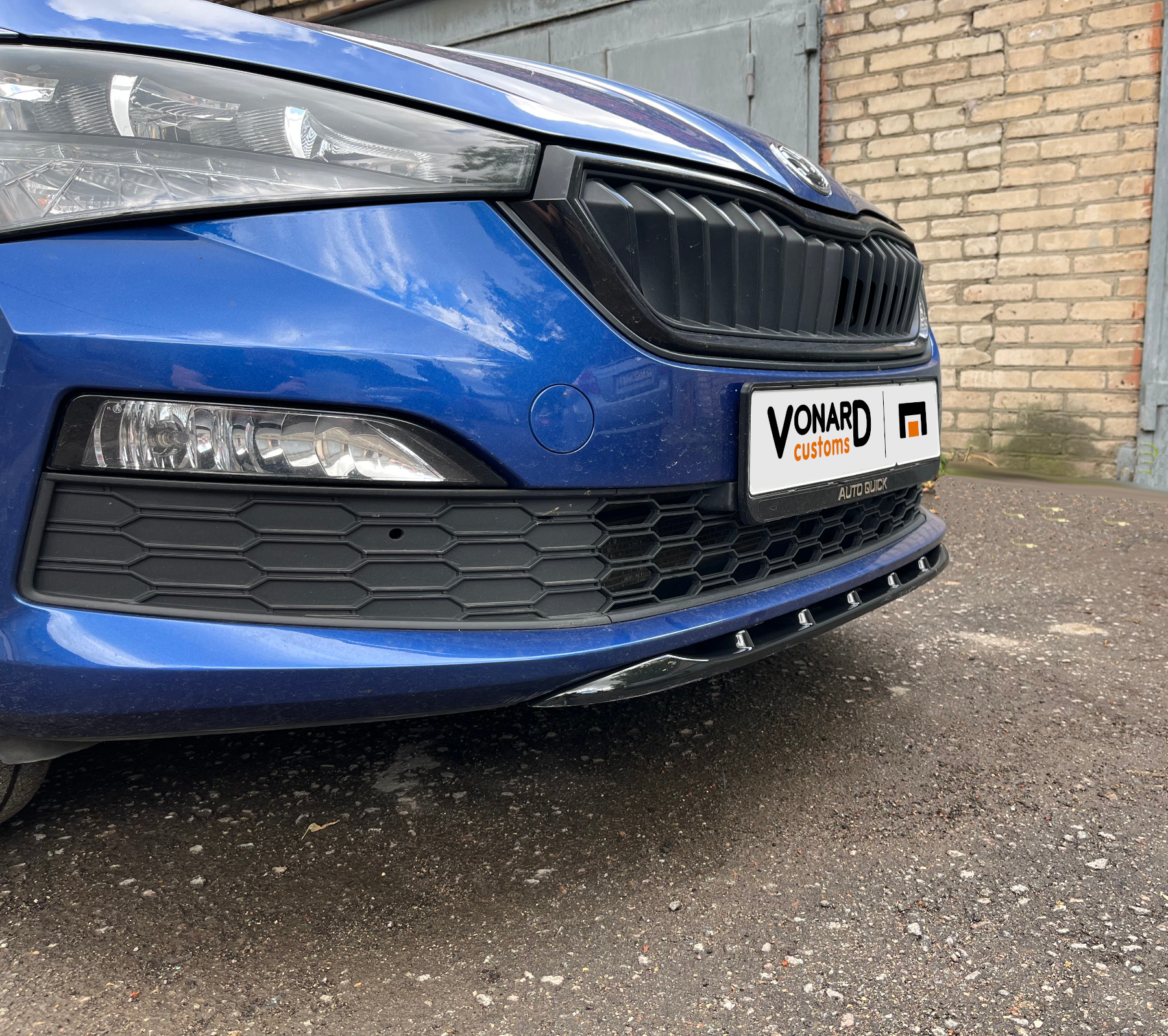 картинка Сплиттер (короткий) переднего бампера Skoda Rapid 2 - черный металлик vonard customs 