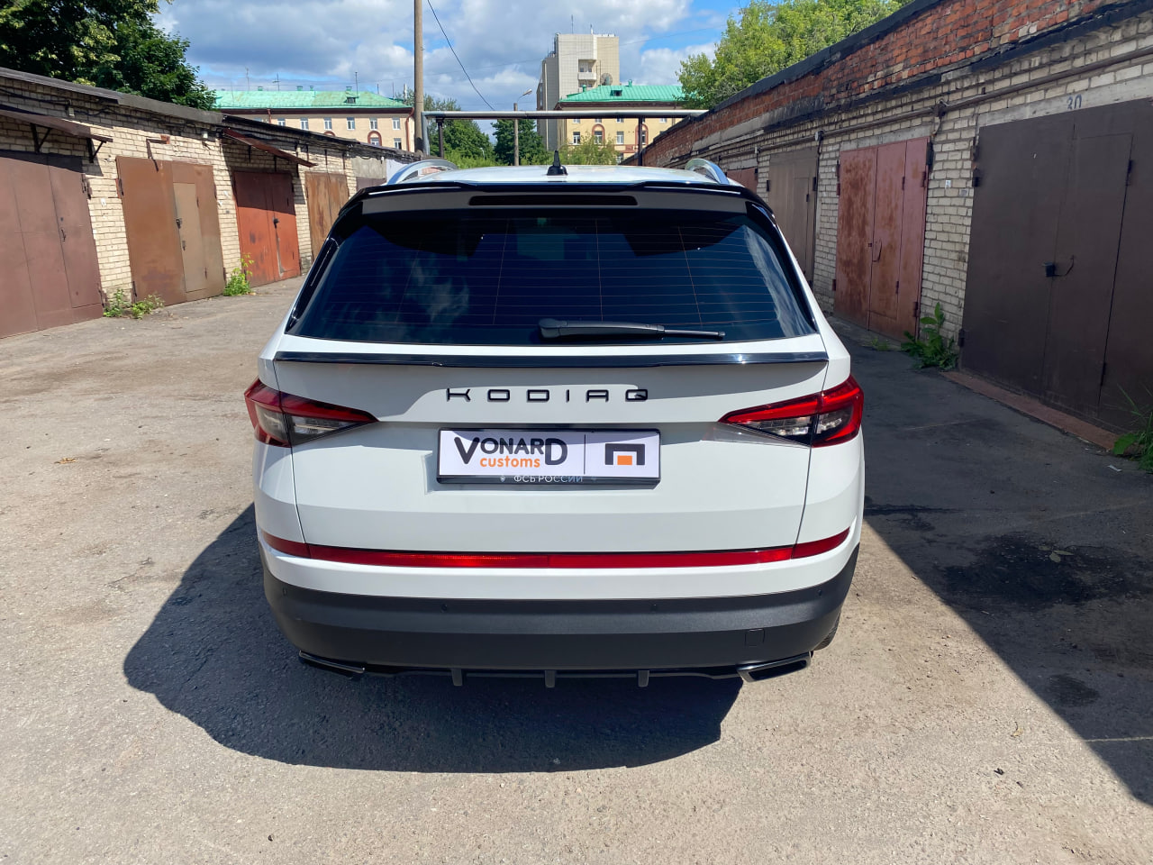 картинка Диффузор вставка заднего бампера Skoda Kodiaq 1 v2 - под покраску vonard customs 