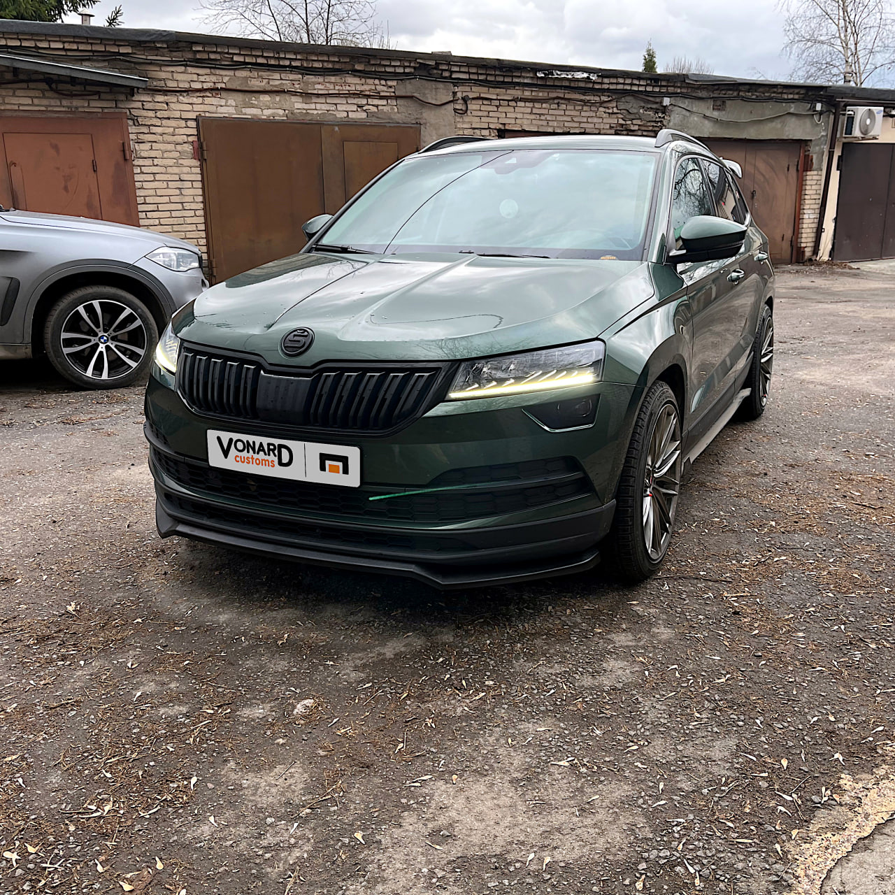 картинка Сплиттер переднего бампера Skoda Karoq 1 дорест vonard customs 