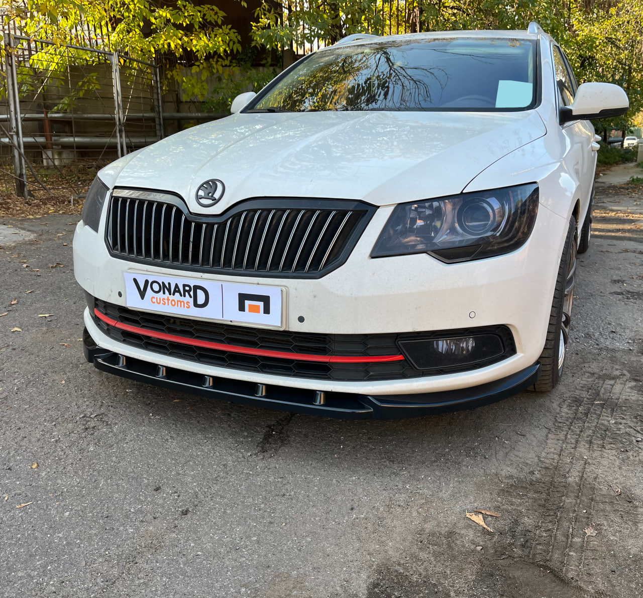 картинка Сплиттер переднего бампера Skoda Superb 2 рест. vonard customs 