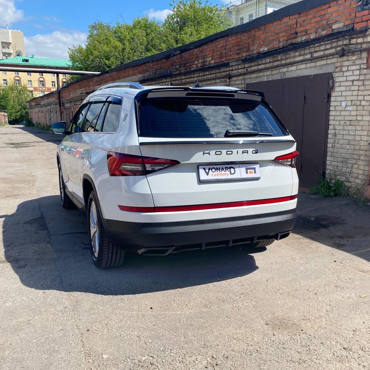 картинка Диффузор вставка заднего бампера Skoda Kodiaq 1 v2 - под покраску vonard customs 