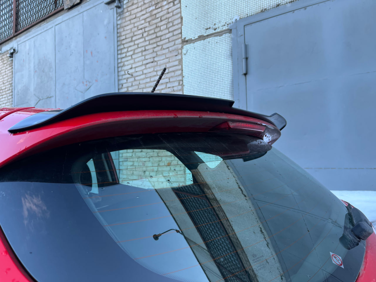 картинка Спойлер лезвие крышки багажника Kia Ceed 2 - черный металлик vonard customs 