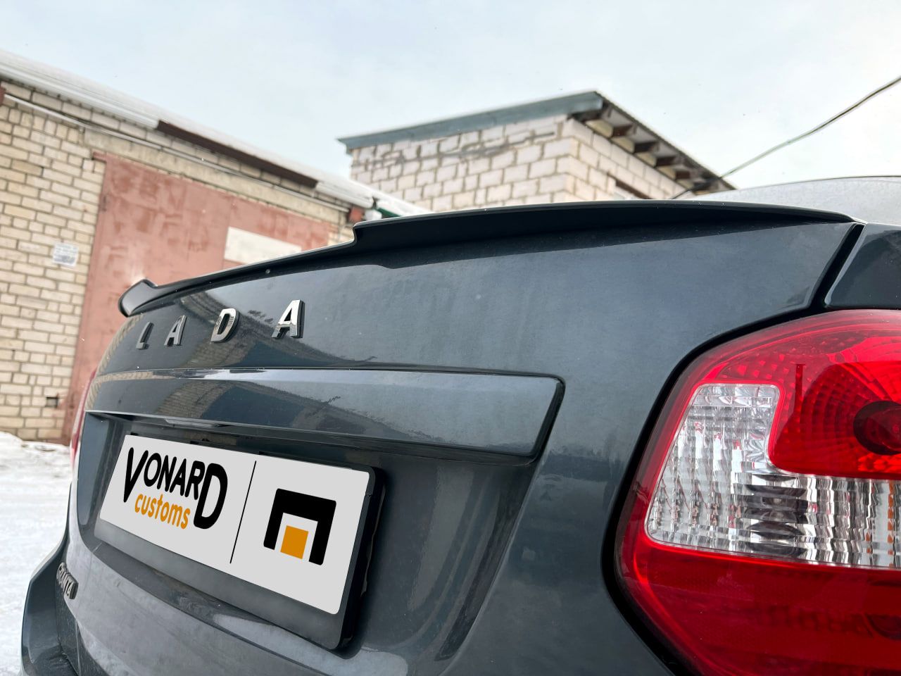 картинка Спойлер лезвие крышки багажника Lada Granta 1 лифтбек - под покраску vonard customs 