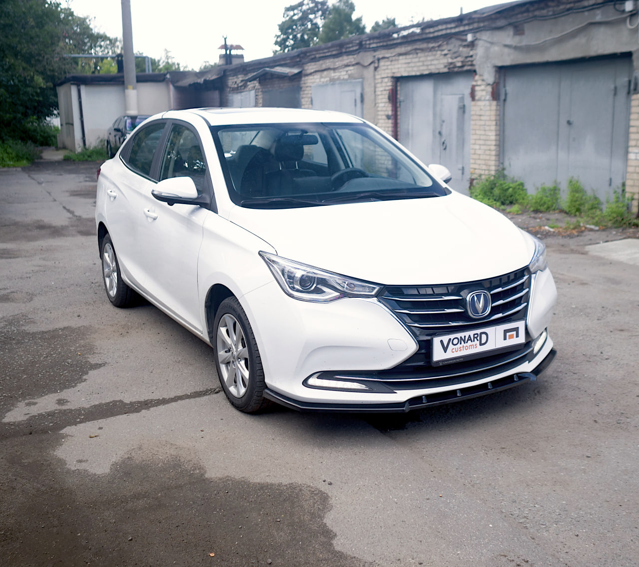 картинка Сплиттер переднего бампера Changan Alsvin 3 - черный глянец vonard customs 