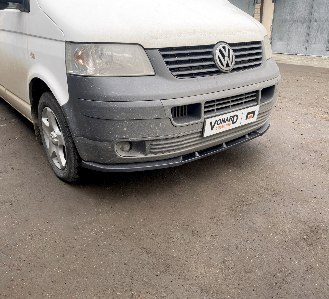 картинка Сплиттер переднего бампера VW T5 Transporter - текстура vonard customs 