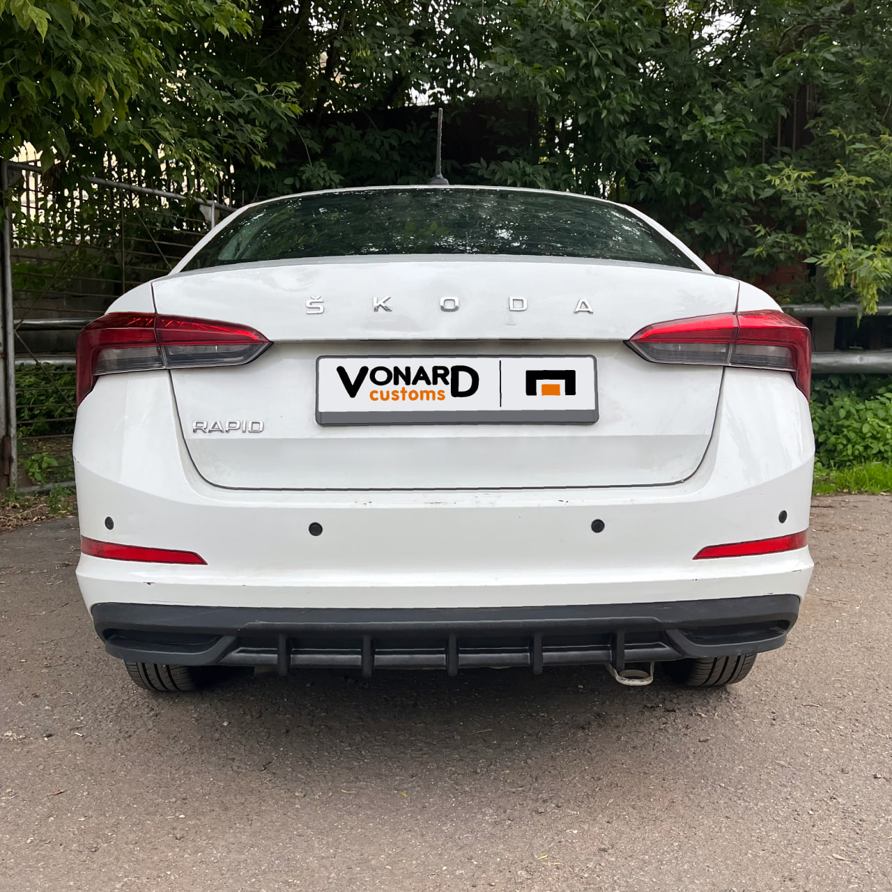 картинка Диффузор вставка заднего бампера Skoda Rapid 2 - текстура vonard customs 