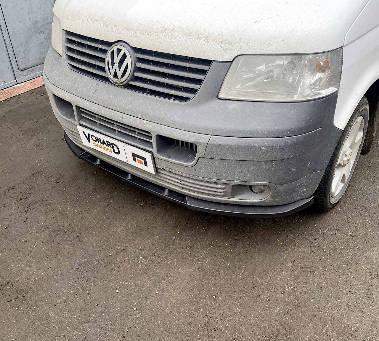 картинка Сплиттер переднего бампера VW T5 Transporter - текстура vonard customs 