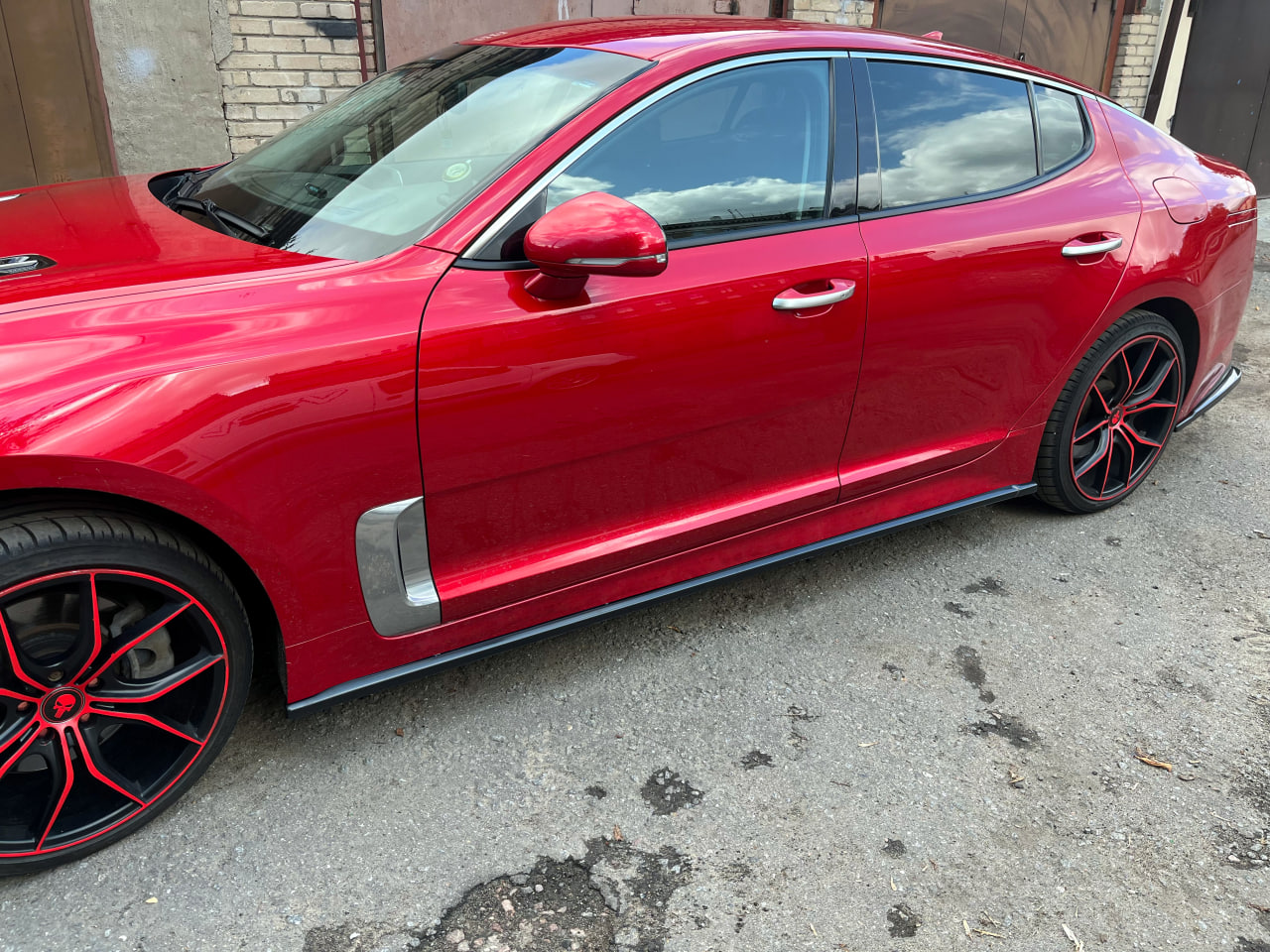картинка Лезвия под пороги KIA Stinger 1 vonard customs 