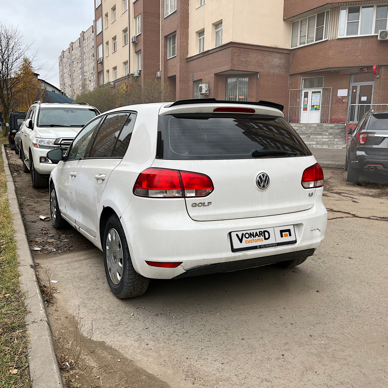 картинка Спойлер лезвие крышки багажника VW Golf 6 vonard customs 