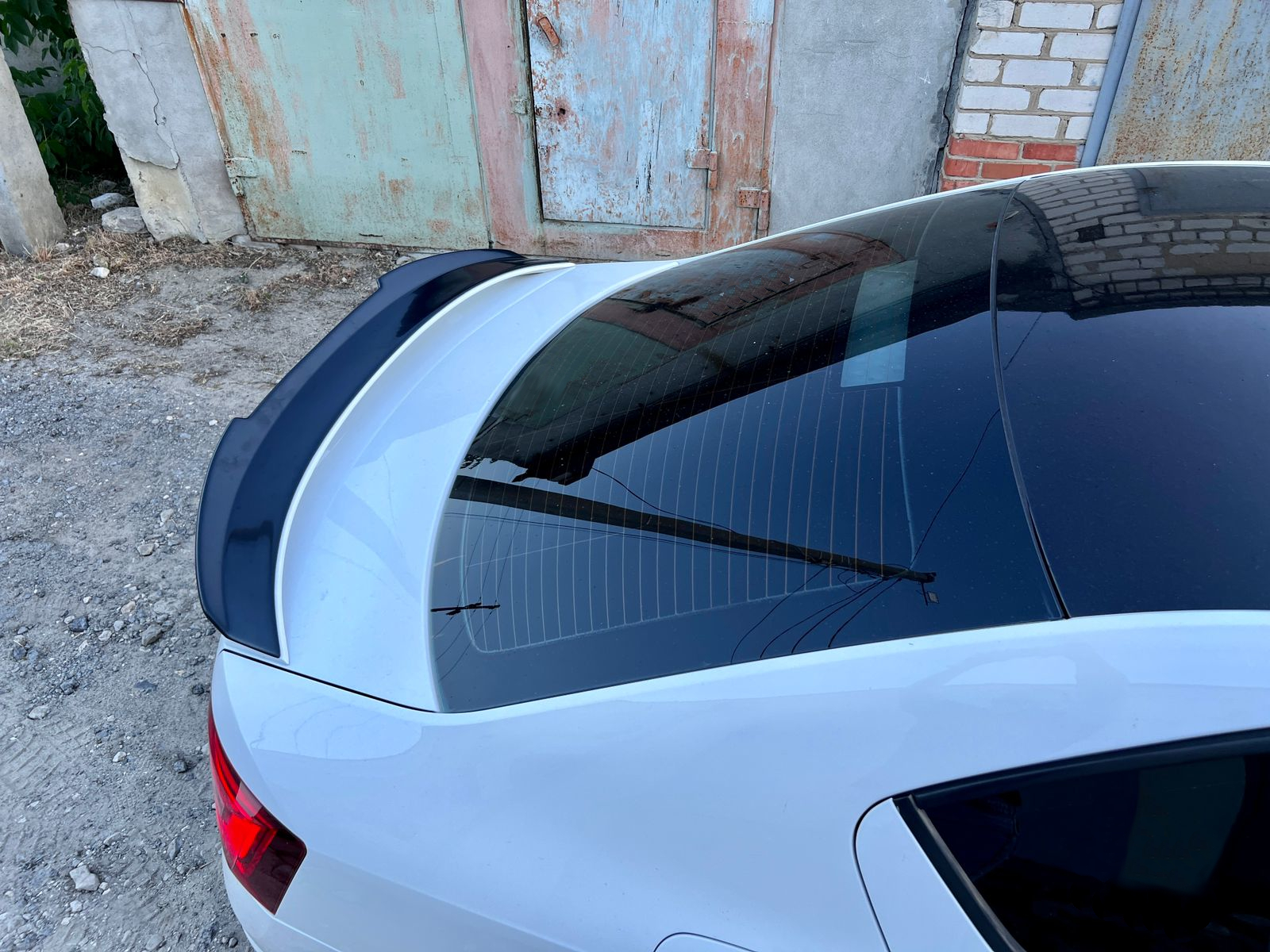 картинка Накладка лезвие на штатный спойлер Skoda Octavia 3 A7 RS седан - под покраску vonard customs 