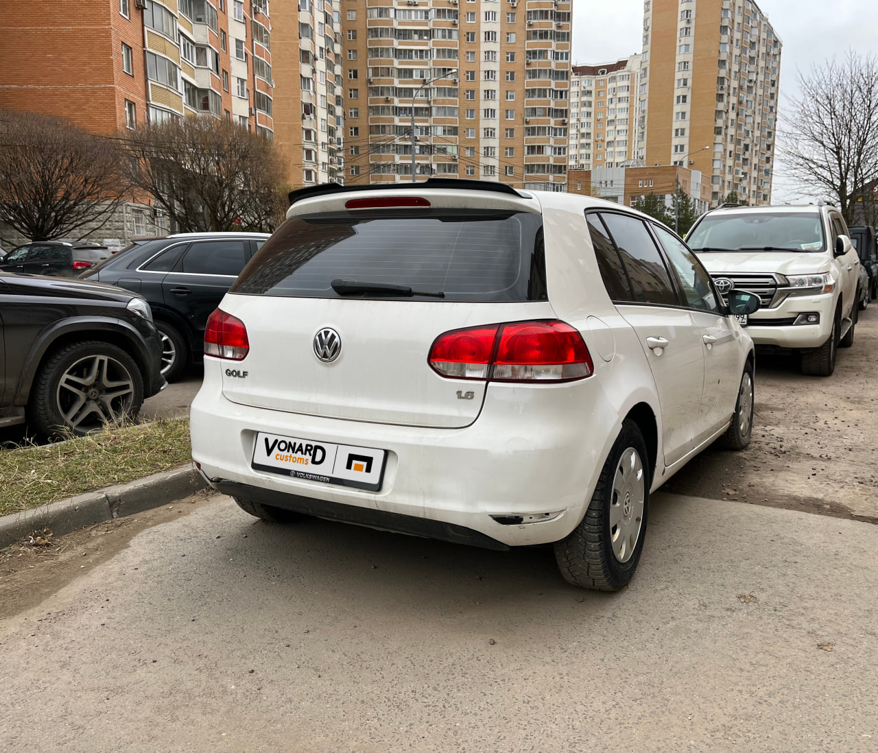 картинка Спойлер лезвие крышки багажника VW Golf 6 vonard customs 