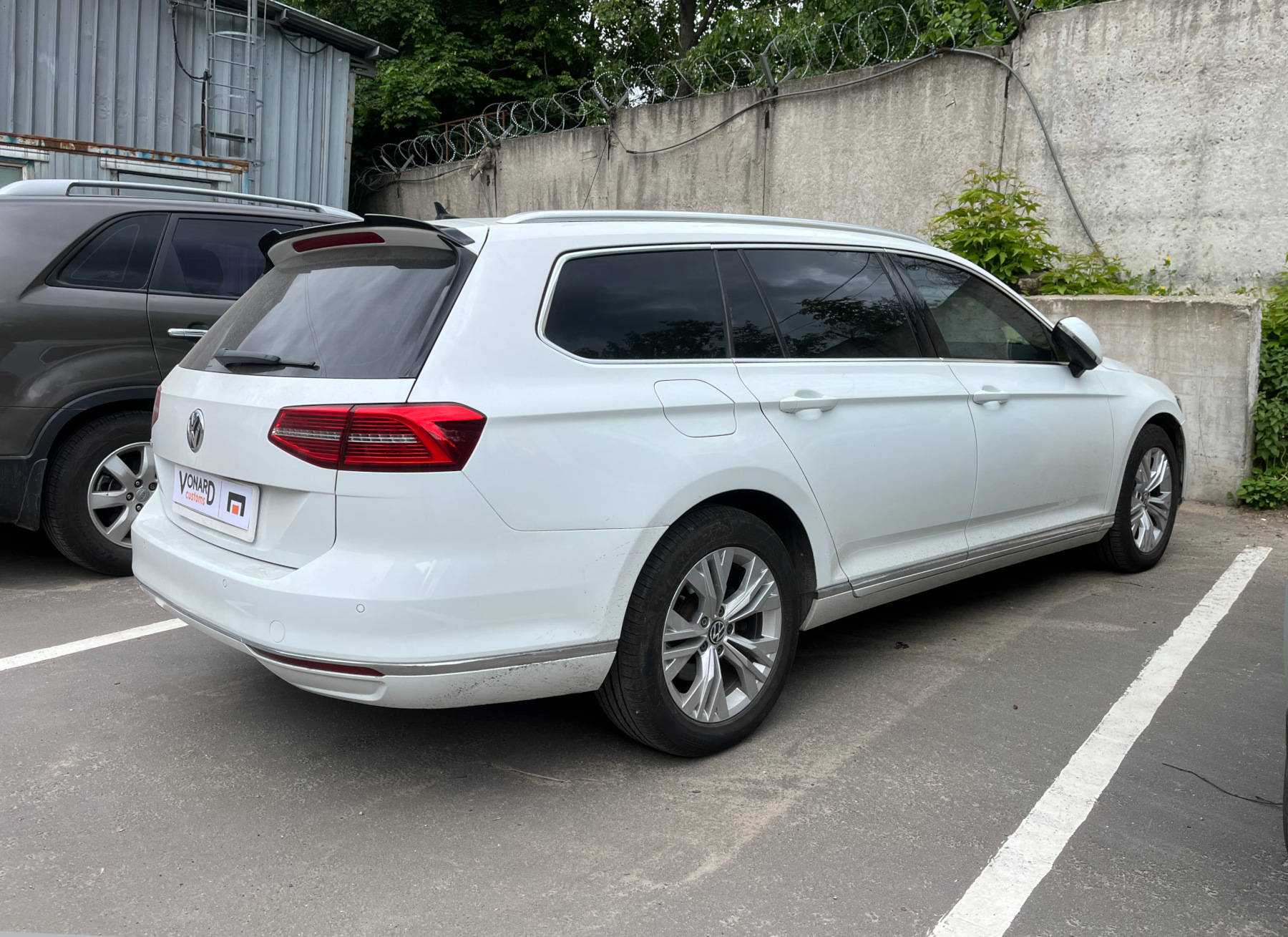 картинка Спойлер лезвие крышки багажника VW Passat B8 универсал vonard customs 