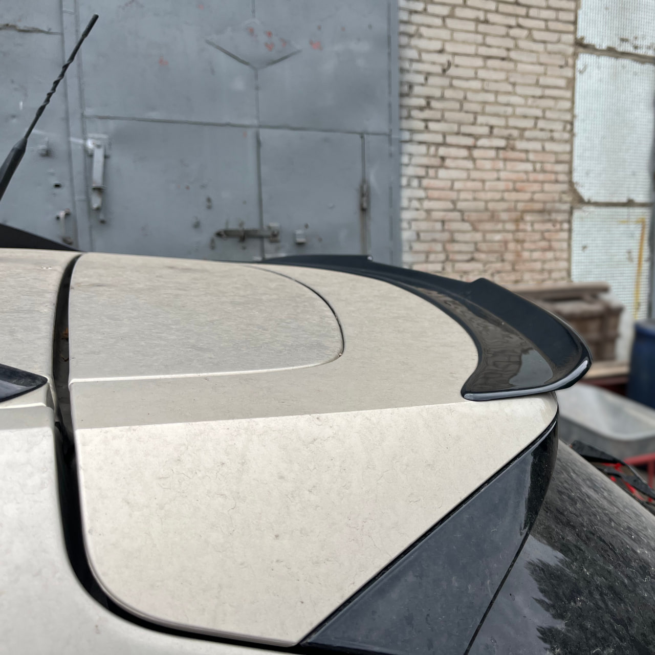 картинка Спойлер лезвие крышки багажника Cadillac SRX 2- под покраску vonard customs 