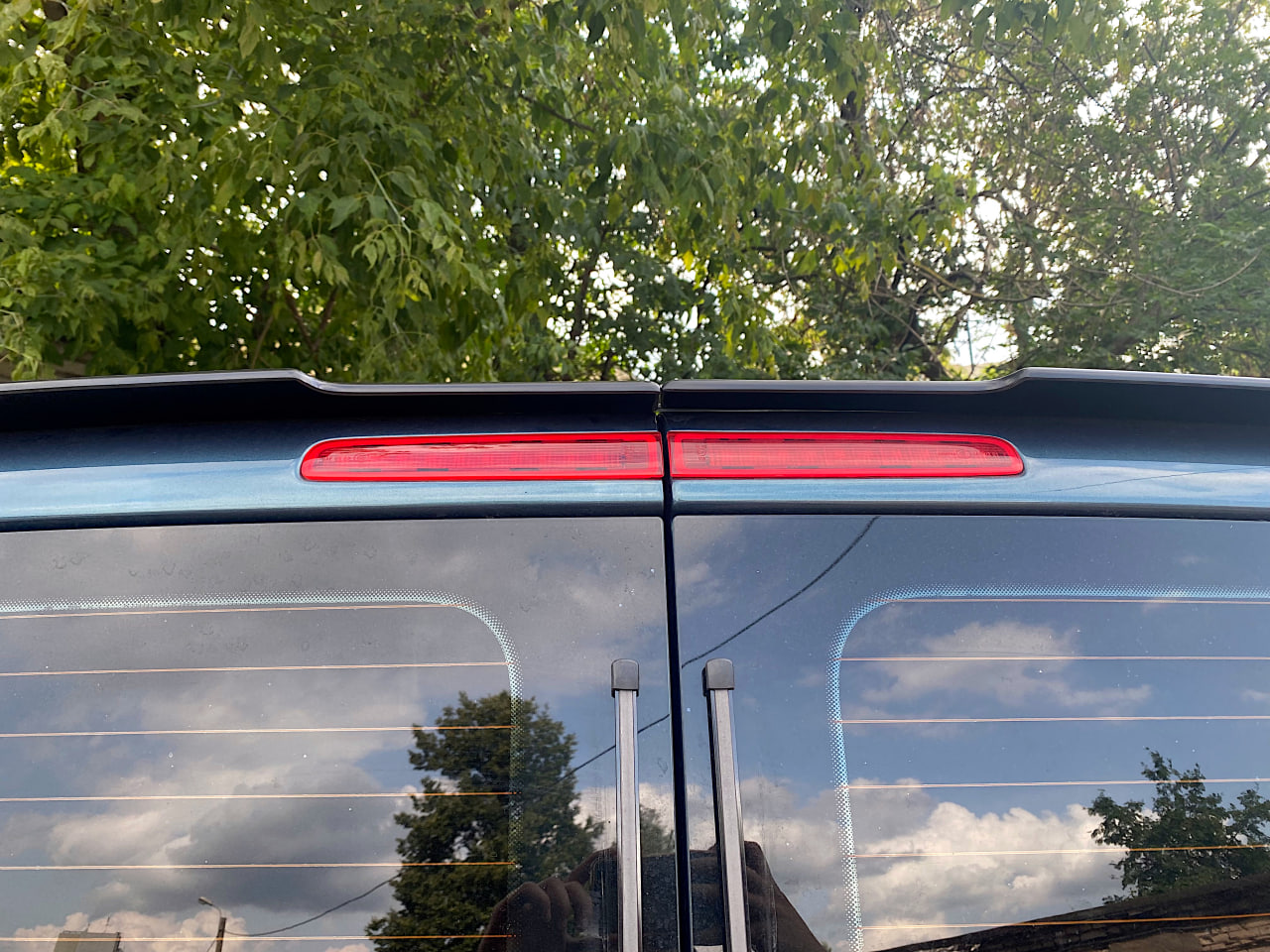 картинка Спойлер лезвие крышки багажника VW T5 T6 (распашные двери) vonard customs 