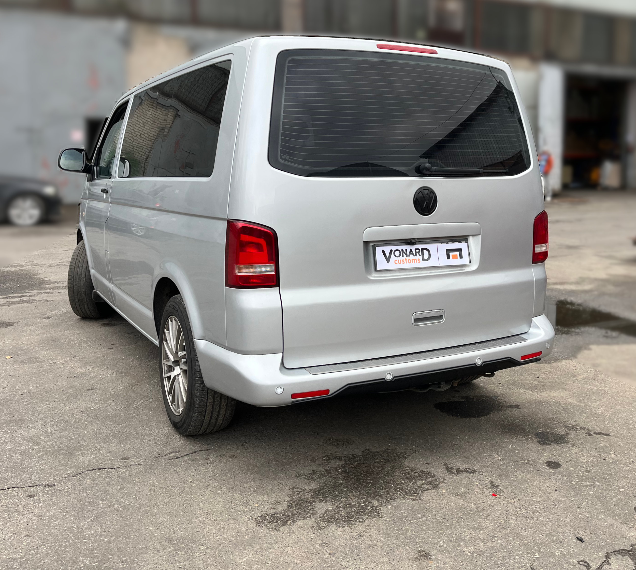 картинка Диффузор накладка заднего бампера VW T5 / T5.1 - текстура vonard customs 