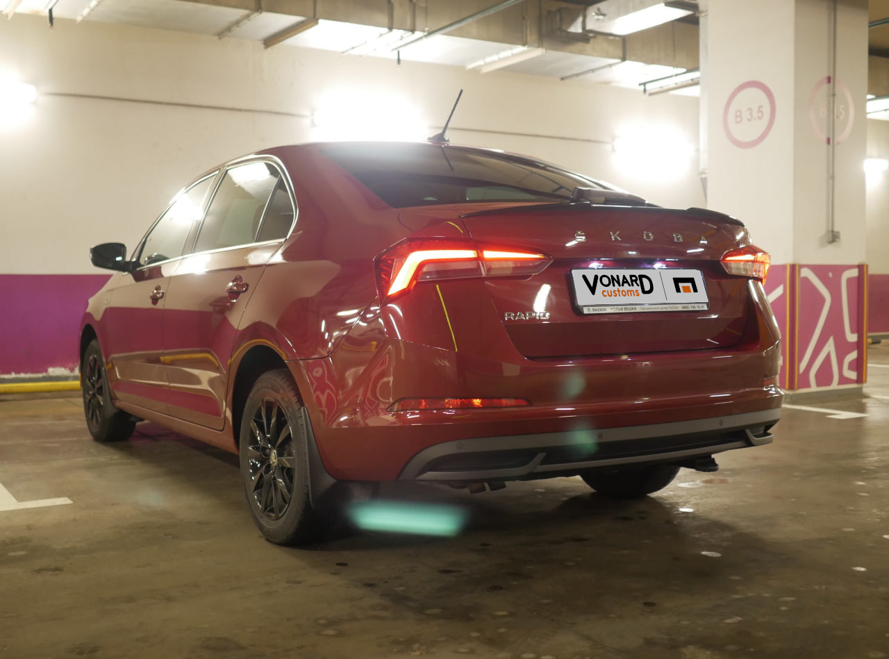 картинка Спойлер лезвие крышки багажника Skoda Rapid - черный металлик vonard customs 