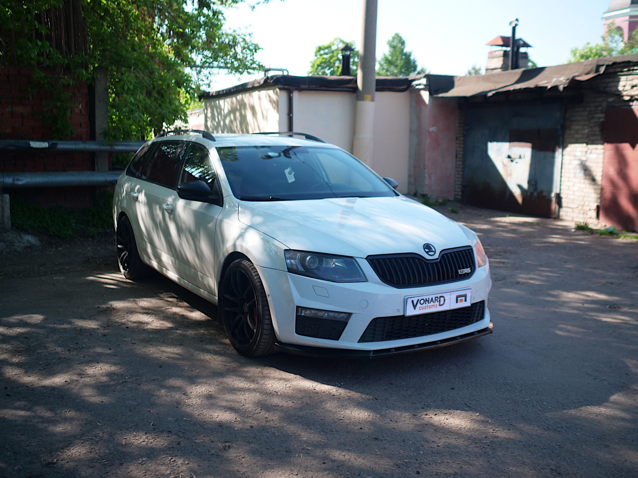 картинка Сплиттер переднего бампера Skoda Octavia 3 A7 RS V1 vonard customs 