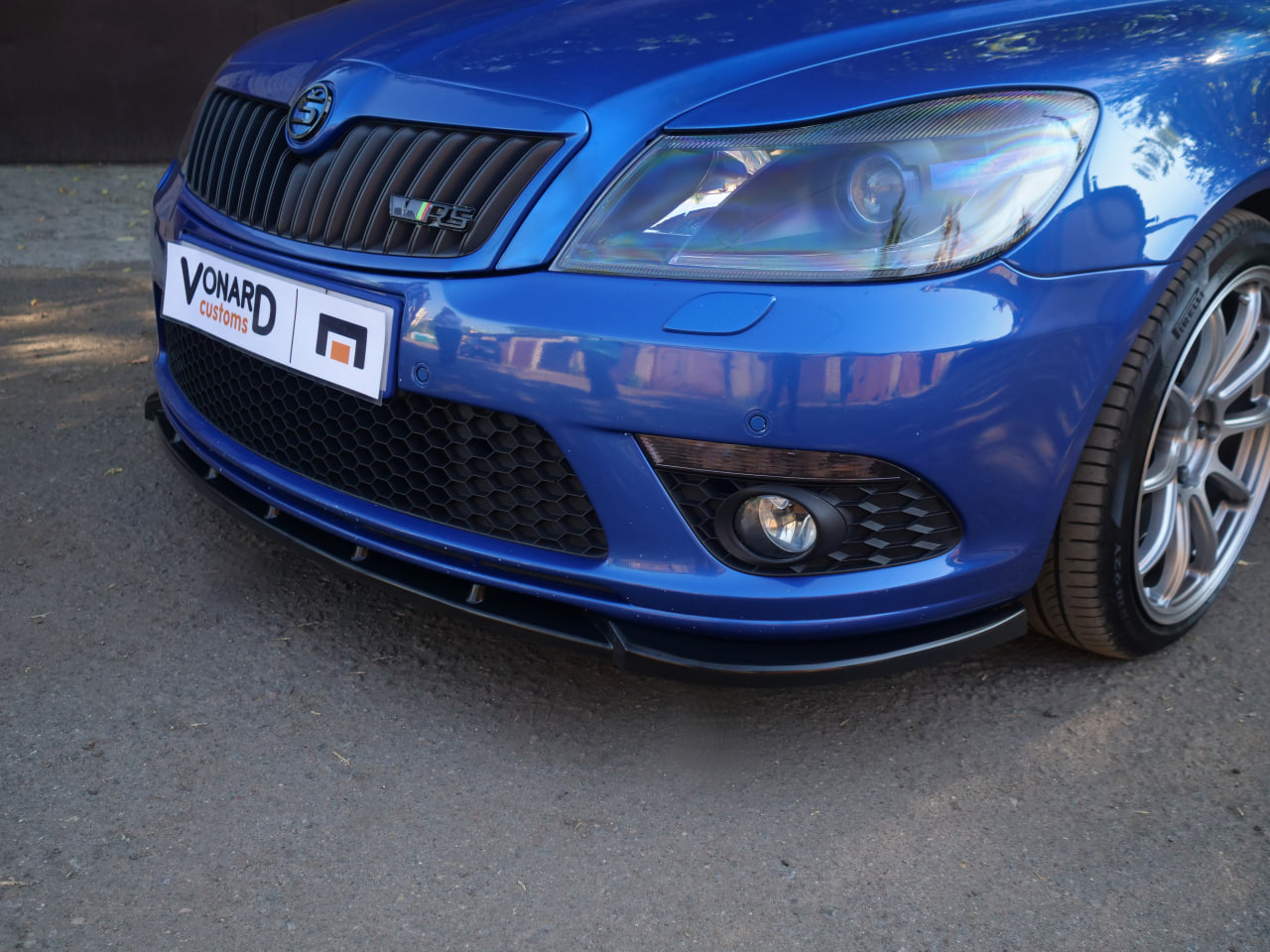 картинка Сплиттер переднего бампера Skoda Octavia 2 A5 RS рест. (ребра) - под покраску vonard customs 