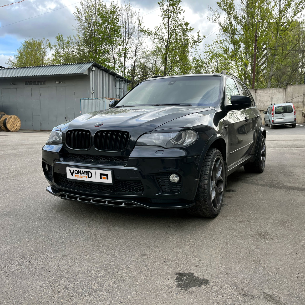 картинка Сплиттер (двойной) переднего бампера BMW X5 E70 M-Pack рестайлинг vonard customs 