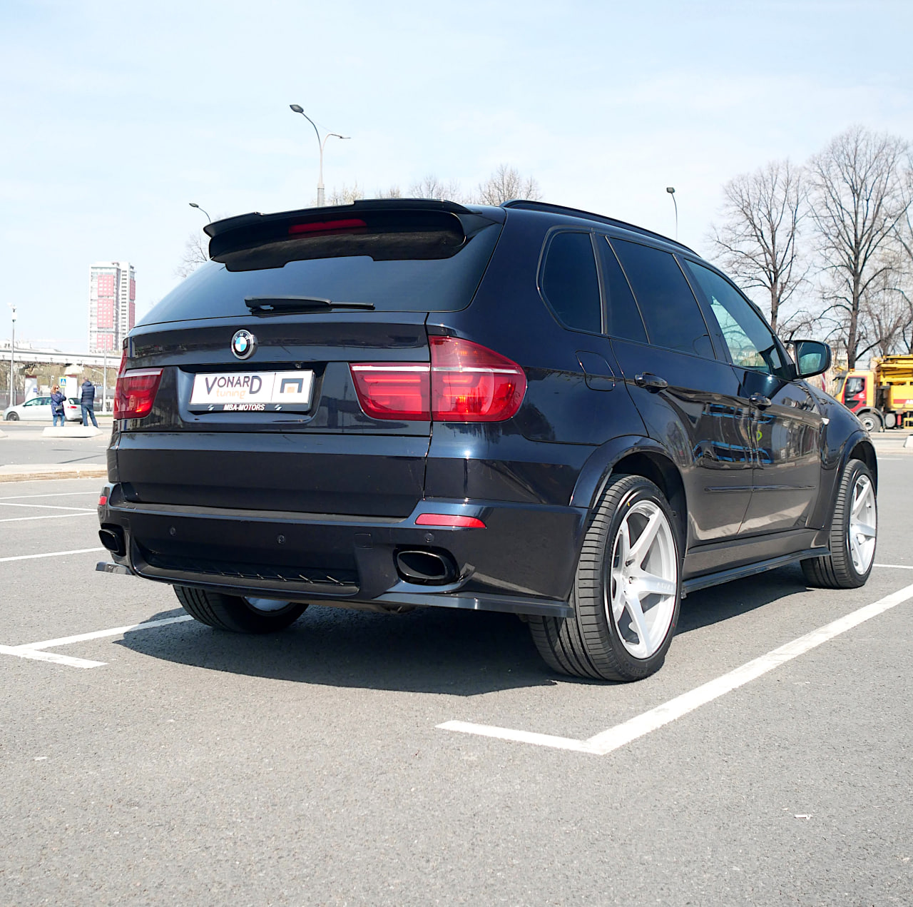 картинка Спойлер лезвие крышки багажника BMW X5 E70 vonard customs 
