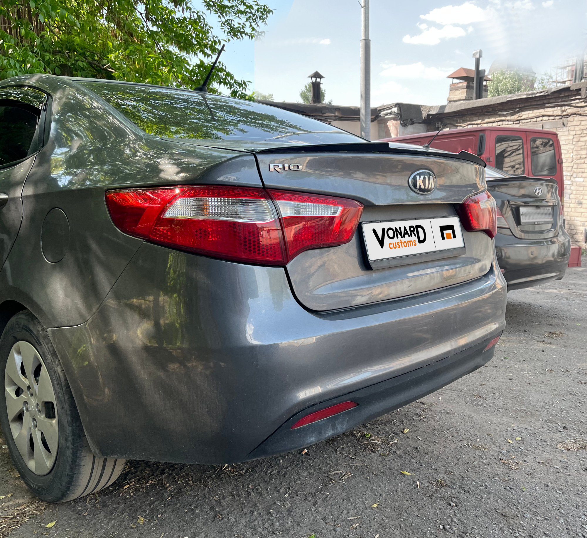 картинка Спойлер лезвие крышки багажника Kia Rio 3 vonard customs 