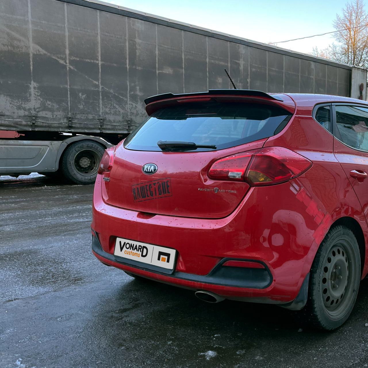 картинка Спойлер лезвие крышки багажника Kia Ceed 2 - черный металлик vonard customs 
