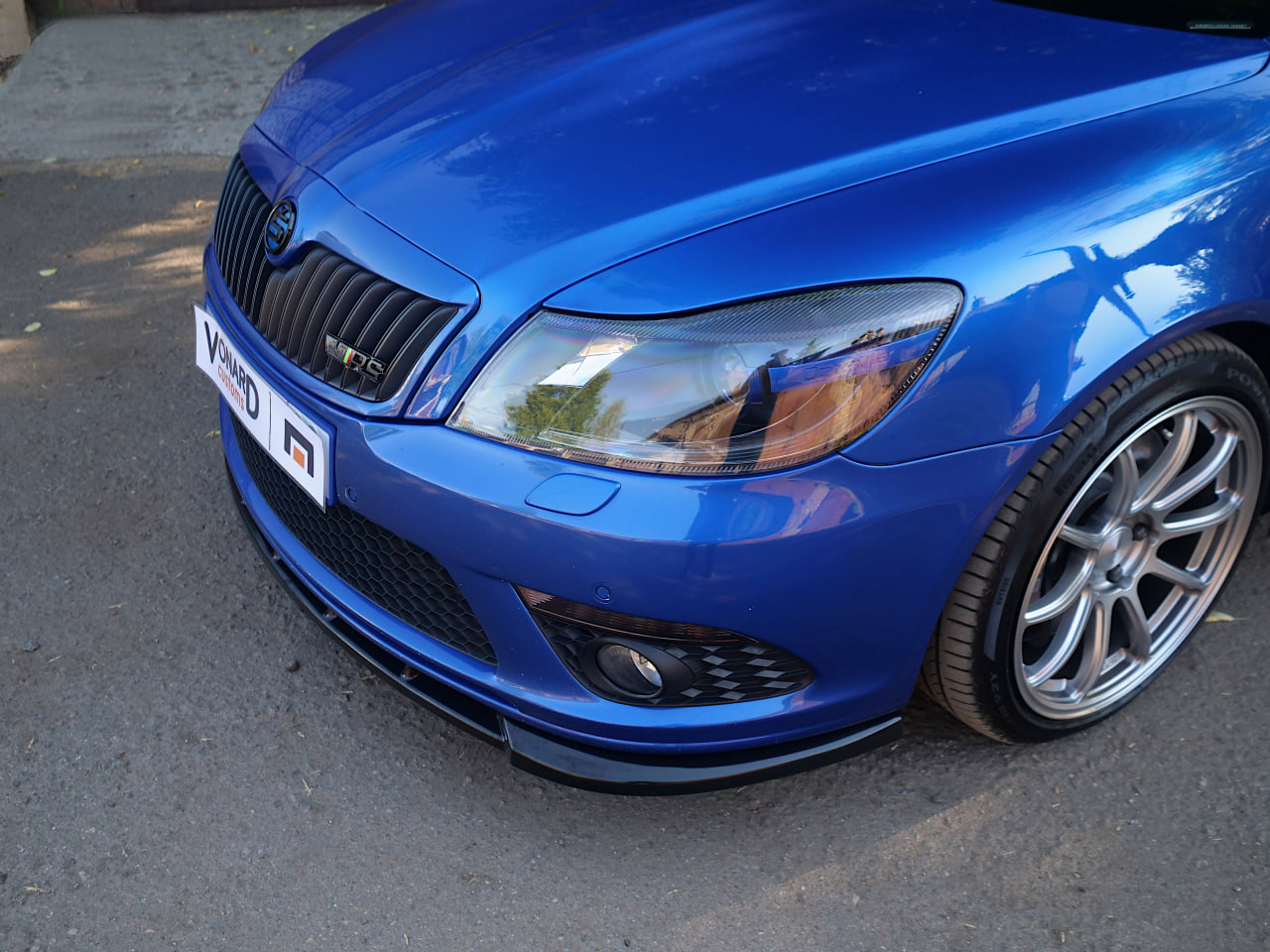 картинка Сплиттер переднего бампера Skoda Octavia 2 A5 RS рест. (ребра) vonard customs 