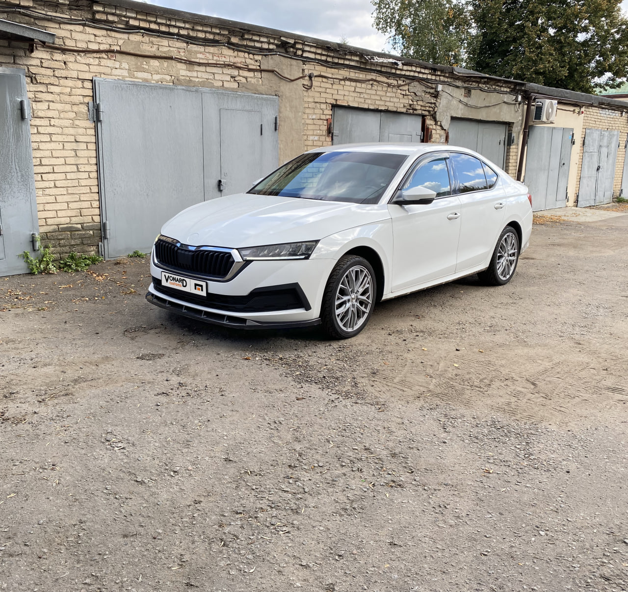 картинка Сплиттер переднего бампера Skoda Octavia 4 A8 V4 vonard customs 