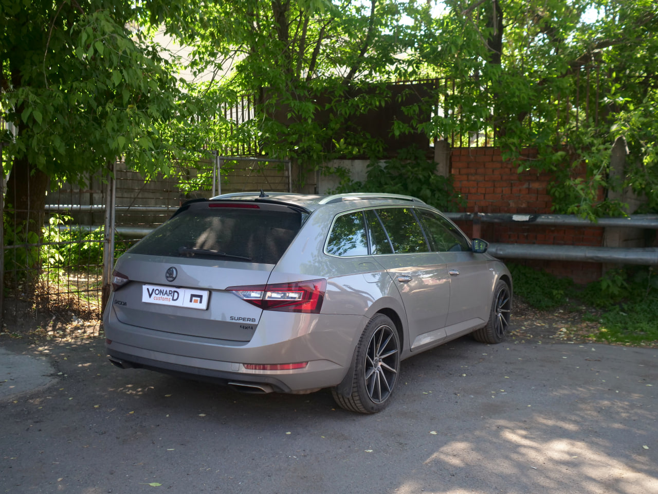 картинка Спойлер лезвие крышки багажника Skoda Superb 3 универсал vonard customs 