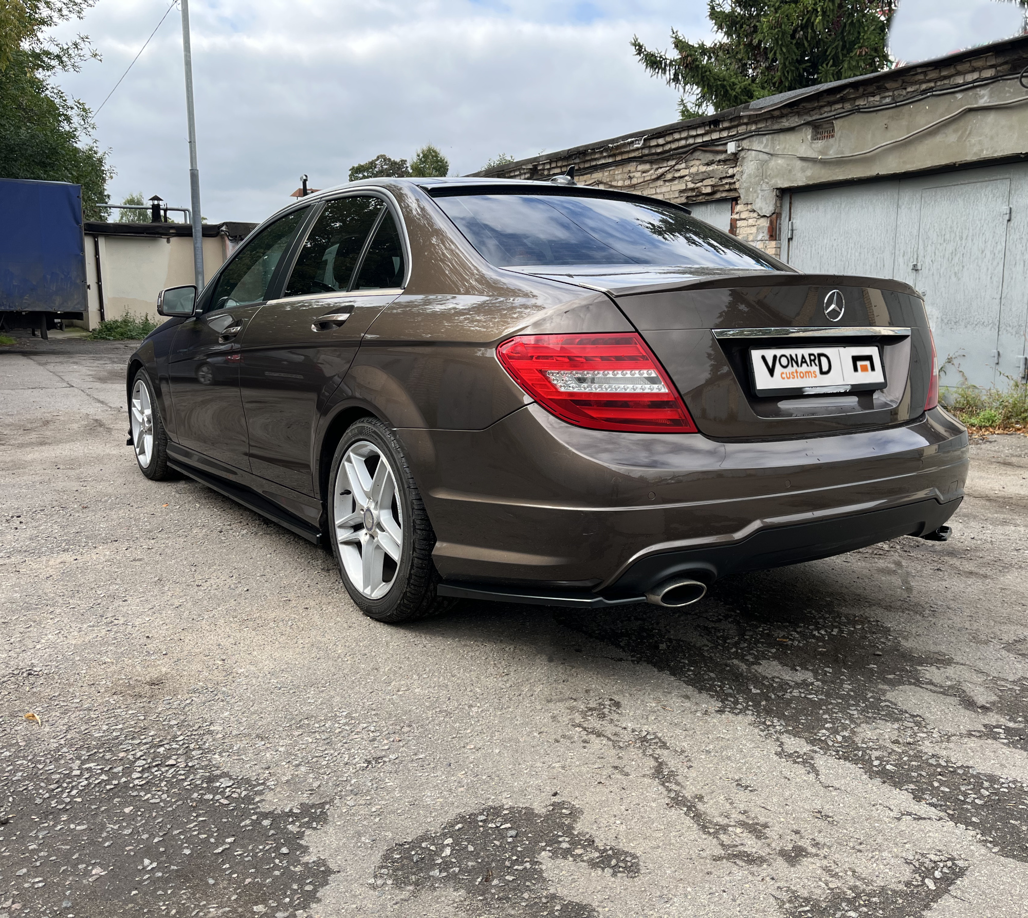 картинка Лезвия под пороги Mercedes C W204 рест. vonard customs 
