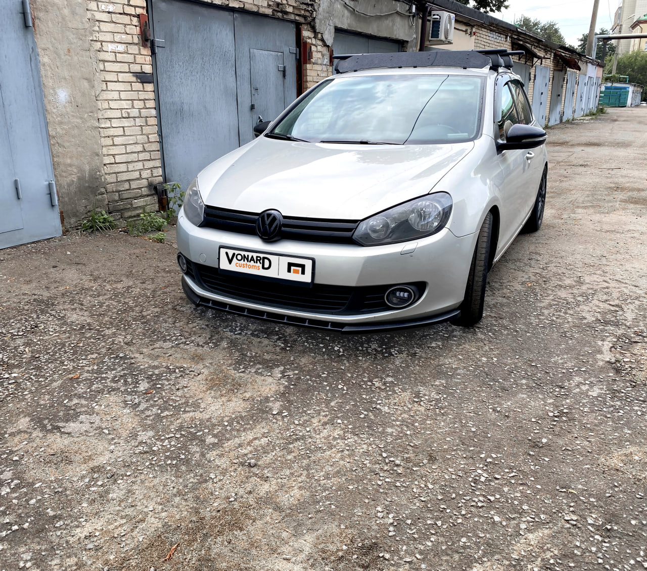 картинка Сплиттер переднего бампера VW Golf 6 - текстура vonard customs 