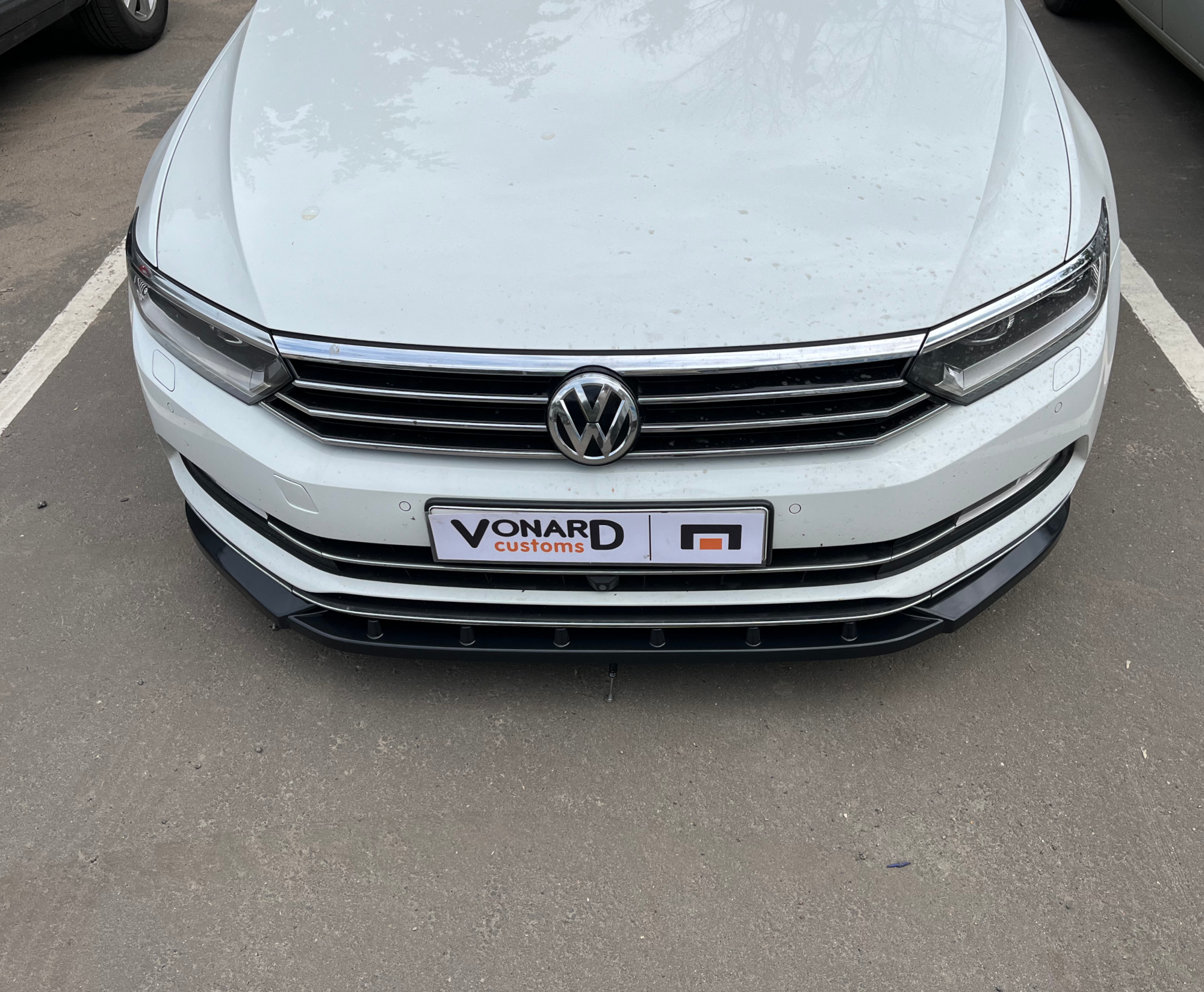 картинка Сплиттер переднего бампера VW Passat B8 - черный металлик vonard customs 