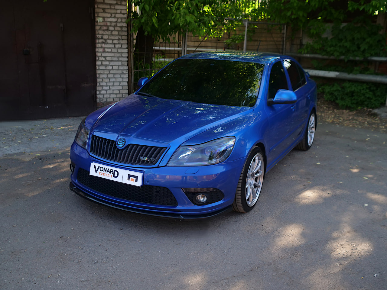 картинка Сплиттер переднего бампера Skoda Octavia 2 A5 RS рест. (прилегающий) - под покраску vonard customs 