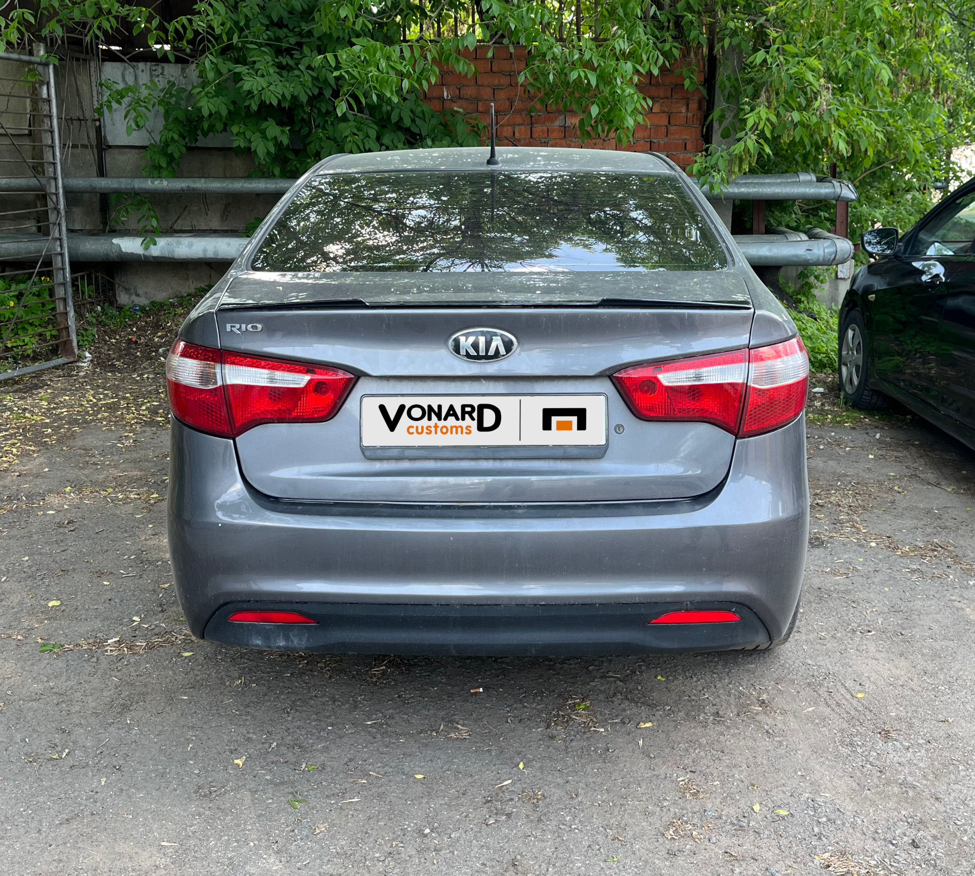 картинка Спойлер лезвие крышки багажника Kia Rio 3 (Ver. 2- Slim) vonard customs 