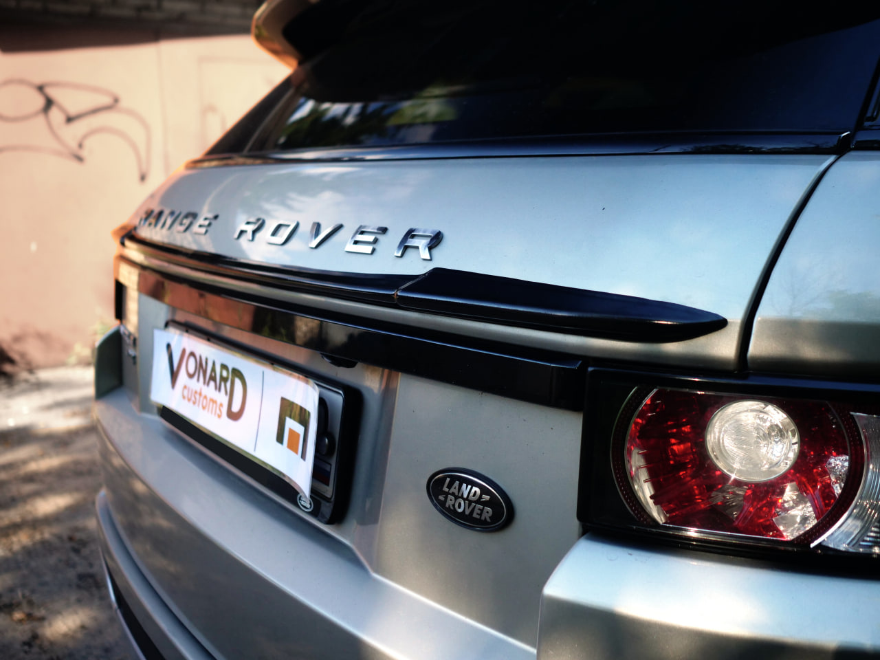 картинка Спойлер лезвие крышки багажника (нижний) Range Rover Evoque - под покраску vonard customs 