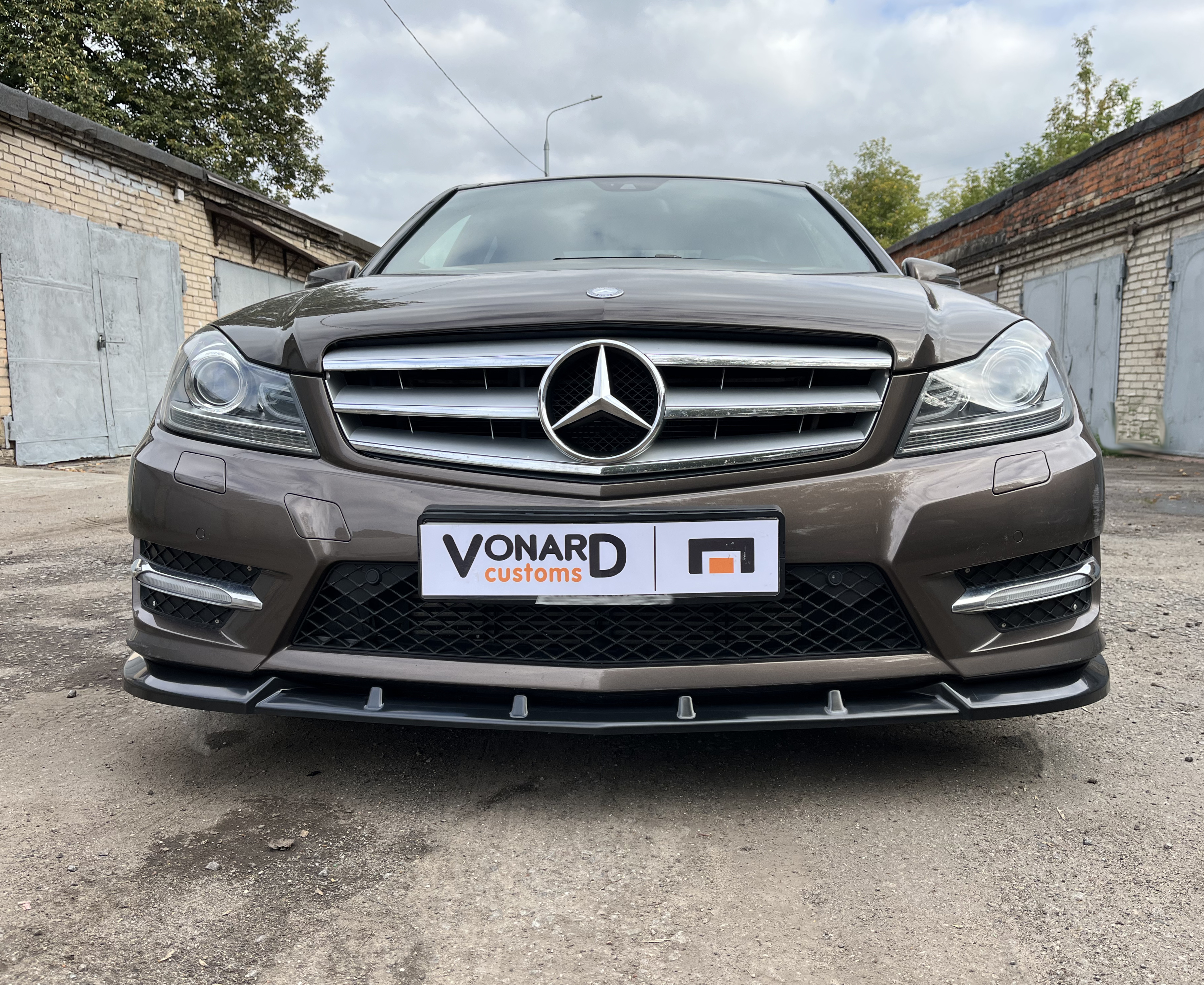 картинка Сплиттер переднего бампера Mercedes C W204 рест. vonard customs 
